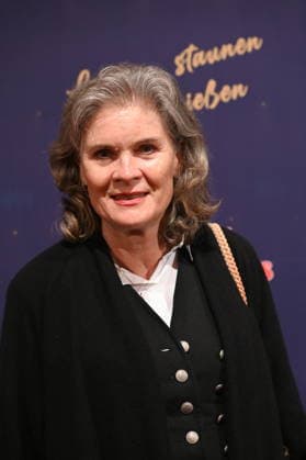 Sportlerin Ulrike Nasse Meyfarth kommt zur Premiere des 10. Kölner WeihnachtsCircus