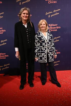 Ulrike Nasse Meyfarth und Schauspielerin Sabine Postel, l-r, kommt zur Premiere des 10. Kölner WeihnachtsCircus