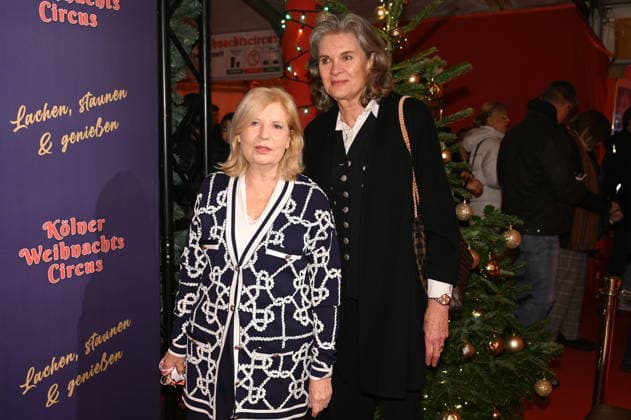 Sabine Postel und Ulrike Nasse Meyfarth, l-r, kommt zur Premiere des 10. Kölner WeihnachtsCircus