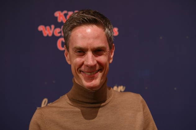 Moderator Sven Lorig kommt zur Premiere des 10. Kölner WeihnachtsCircus