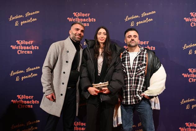 Darsteller Rafi Rachek, Nina Baracai, Eddy Yildiz, l-r, kommt zur Premiere des 10. Kölner WeihnachtsCircus