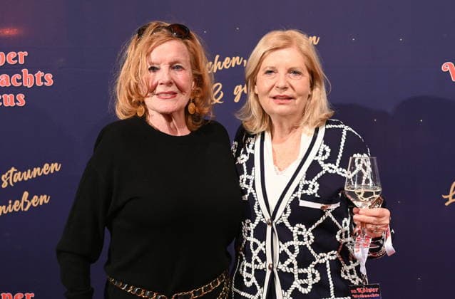 Schauspielerin Marianne Rogee und Sabine Postel, l-r, kommt zur Premiere des 10. Kölner WeihnachtsCircus
