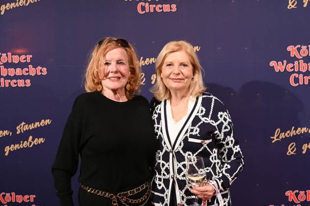 Schauspielerin Marianne Rogee und Sabine Postel, l-r, kommt zur Premiere des 10. Kölner WeihnachtsCircus