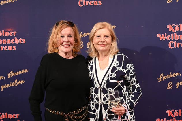Schauspielerin Marianne Rogee und Sabine Postel, l-r, kommt zur Premiere des 10. Kölner WeihnachtsCircus