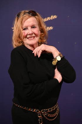 Schauspielerin Marianne Rogee kommt zur Premiere des 10. Kölner WeihnachtsCircus