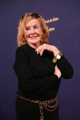 Schauspielerin Marianne Rogee kommt zur Premiere des 10. Kölner WeihnachtsCircus