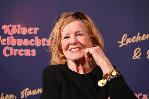 Schauspielerin Marianne Rogee kommt zur Premiere des 10. Kölner WeihnachtsCircus