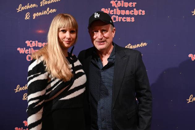 Moderator Olli Briesch und seine Frau Meike Briesch kommt zur Premiere des 10. Kölner WeihnachtsCircus