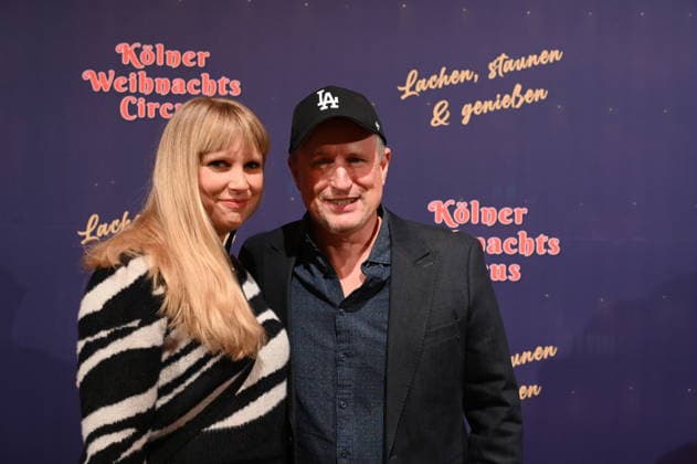 Moderator Olli Briesch und seine Frau Meike Briesch kommt zur Premiere des 10. Kölner WeihnachtsCircus