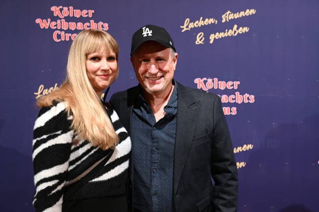 Moderator Olli Briesch und seine Frau Meike Briesch kommt zur Premiere des 10. Kölner WeihnachtsCircus