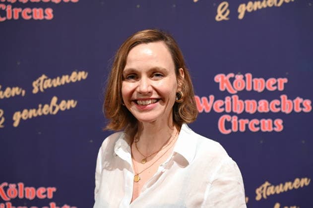 Schauspielerin Nadja Becker kommt zur Premiere des 10. Kölner WeihnachtsCircus