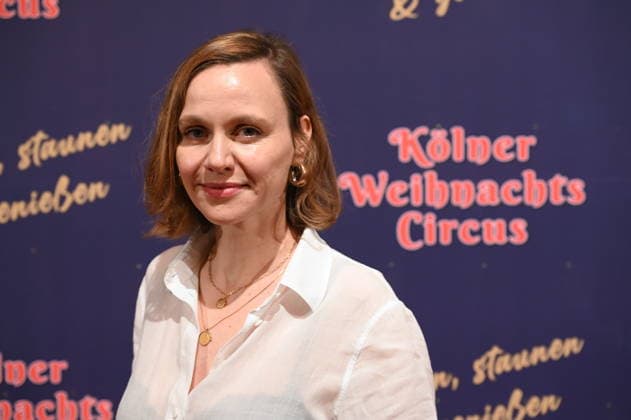 Schauspielerin Nadja Becker kommt zur Premiere des 10. Kölner WeihnachtsCircus