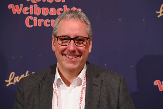 Politiker Christian Joisten, SPD, MdR, kommt zur Premiere des 10. Kölner WeihnachtsCircus