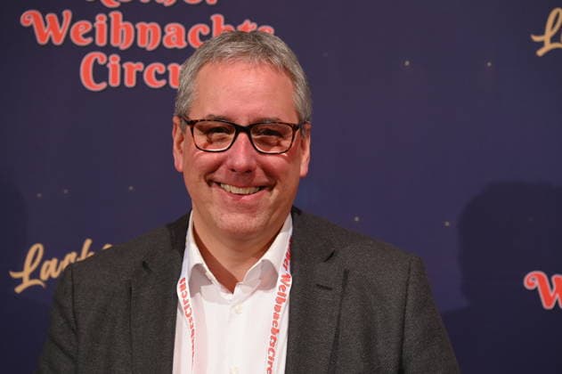Politiker Christian Joisten, SPD, MdR, kommt zur Premiere des 10. Kölner WeihnachtsCircus