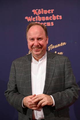 Stadtdechant Msgr. Robert Kleine, Kölner Domdechant und als solcher Stellvertreter des Dompropstes kommt zur Premiere des 10. Kölner WeihnachtsCircus