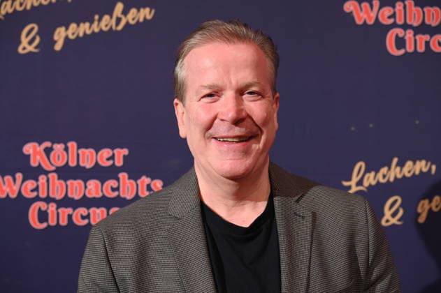 Bestattungsunternehmer und Präsident des Festkomitee Kölner Karneval Christoph Kuckelkorn kommt zur Premiere des 10. Kölner WeihnachtsCircus