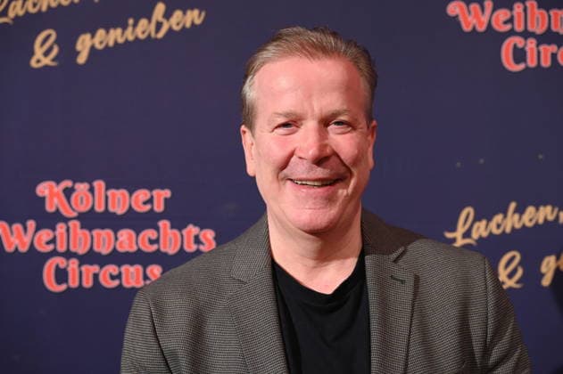 Bestattungsunternehmer und Präsident des Festkomitee Kölner Karneval Christoph Kuckelkorn kommt zur Premiere des 10. Kölner WeihnachtsCircus
