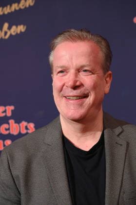 Bestattungsunternehmer und Präsident des Festkomitee Kölner Karneval Christoph Kuckelkorn kommt zur Premiere des 10. Kölner WeihnachtsCircus