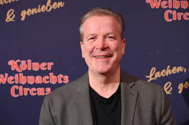 Bestattungsunternehmer und Präsident des Festkomitee Kölner Karneval Christoph Kuckelkorn kommt zur Premiere des 10. Kölner WeihnachtsCircus
