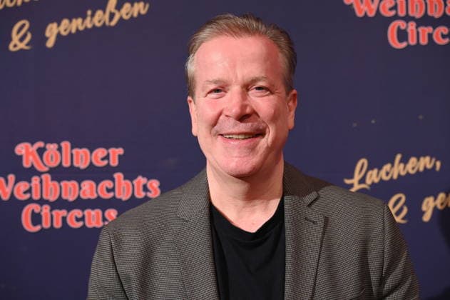 Bestattungsunternehmer und Präsident des Festkomitee Kölner Karneval Christoph Kuckelkorn kommt zur Premiere des 10. Kölner WeihnachtsCircus
