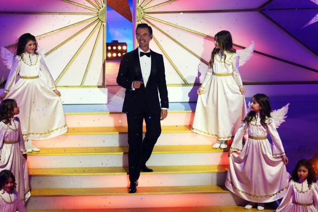 Das Adventsfest der 100.000 Lichter 2025 Moderator Florian Silbereisen betritt die Bühne. Das Adventsfest der 100.000 Lichter 2025. ARD ORF-Show vom 29.11.2025 im Congress Center Suhl. Thüringen, Deutschland.