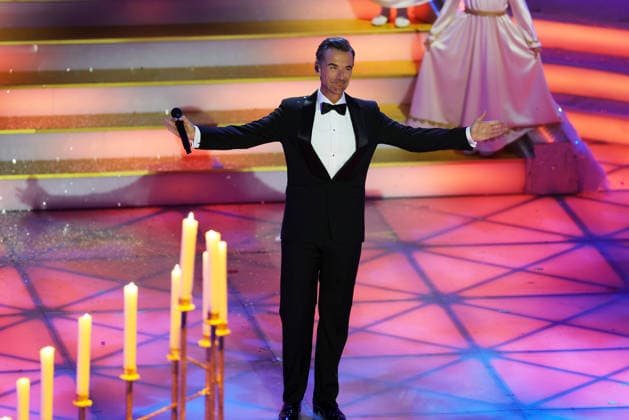 Das Adventsfest der 100.000 Lichter 2025 Moderator Florian Silbereisen betritt die Bühne. Das Adventsfest der 100.000 Lichter 2025. ARD ORF-Show vom 29.11.2025 im Congress Center Suhl. Thüringen, Deutschland.