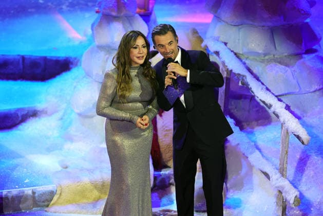 Das Adventsfest der 100.000 Lichter 2025 Moderator Florian Silbereisen mit Simone Thomalla. Das Adventsfest der 100.000 Lichter 2025. ARD ORF-Show vom 29.11.2025 im Congress Center Suhl. Thüringen, Deutschland.