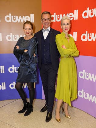 DÜWELL Public Opening Event - (L-R),Center Managerin Dr. Sylvia Nielius von Völkel Real Estate mit Jeannine Halene, Moderatorin des Abends und Inhaberin der Agentur Rheinschurken mit Düsseldorfs Bürgermeister Josef Hinkel Düsseldorf DÜWELL NRW Deutschland