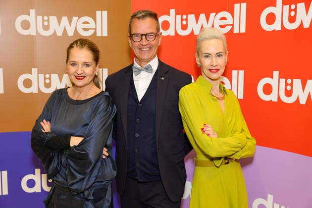 DÜWELL Public Opening Event - (L-R),Center Managerin Dr. Sylvia Nielius von Völkel Real Estate mit Jeannine Halene, Moderatorin des Abends und Inhaberin der Agentur Rheinschurken mit Düsseldorfs Bürgermeister Josef Hinkel Düsseldorf DÜWELL NRW Deutschland