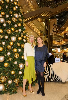 DÜWELL Public Opening Event - Jeannine Halene, Moderatorin des Abends und Inhaberin der Agentur Rheinschurken mit Dr. Sylvia Nielius von Völkel Real Estate am Tannenbaum Düsseldorf DÜWELL NRW Deutschland