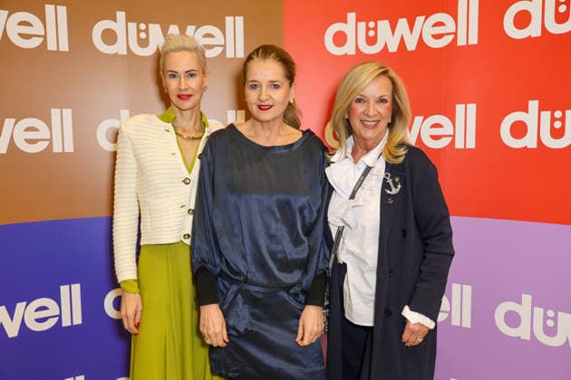 DÜWELL Public Opening Event - (L-R) Moderatorin und Inahberin der Agentur Rheinschurken, Jeannine Halene , Center Managerin Dr. Sylvia Nielius, Völkel Real Estate, mit Strandfrein Designerin Uta Raasch Düsseldorf DÜWELL NRW Deutschland