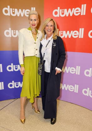 DÜWELL Public Opening Event - (L-R) Moderatorin und Inahberin der Agentur Rheinschurken, Jeannine Halene mit Strandfrein Designerin Uta Raasch Düsseldorf DÜWELL NRW Deutschland
