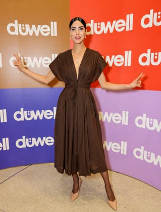 DÜWELL Public Opening Event - Model und Künstlerin Zoe Helali Düsseldorf DÜWELL NRW Deutschland