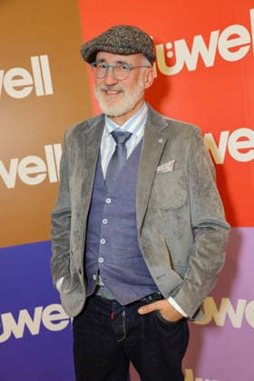 DÜWELL Public Opening Event - Best Ager Model Bernd U. Funke in tollen MenStyle Düsseldorf DÜWELL NRW Deutschland
