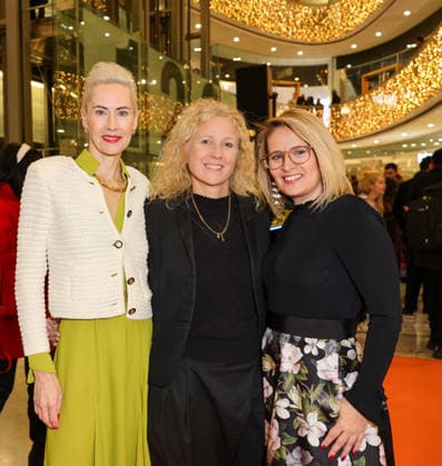 DÜWELL Public Opening Event - (L-R) Jeannine Halene, Inhaberin Agentur Rheinschurken, Caroline Schmitt, Vorständin Dornbracht und Anke Heppner von DOUGLAS Düsseldorf DÜWELL NRW Deutschland