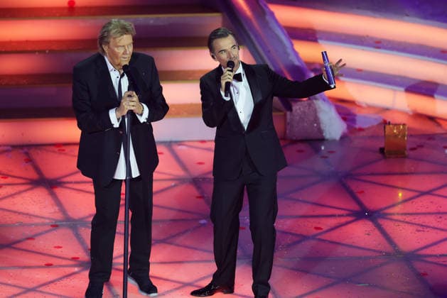 Das Adventsfest der 100.000 Lichter 2025 Moderator Florian Silbereisen mit Howard Carpendale. Das Adventsfest der 100.000 Lichter 2025. ARD ORF-Show vom 29.11.2025 im Congress Center Suhl. Thüringen, Deutschland.