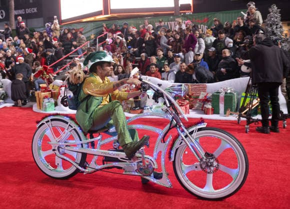 A general view of atmosphere during The 93rd Annual Hollywood Christmas Parade With Grand Marshal Luke Wilson In Support of Marine Toys for Tots in Los Angeles on Sunday, November 30, 2025.  LAP20251130798 GERGxGRUDT