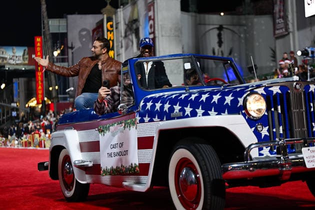 93rd Hollywood Christmas Parade in California HOLLYWOOD, CALIFORNIA - NOV 30: Cast of The Sandlot greet the crowd during the 93rd Hollywood Christmas Parade in Hollywood of Los Angeles, California, United States on November 30, 2025. Tayfun Coskun Anadolu California United States. Editorial use only. Please get in touch for any other usage.  Copyright: x2025xAnadoluxTayfunxCoskunx