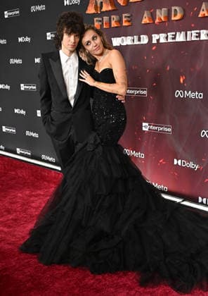 ˜Avatar Fire and Ash™ World Premiere Miley Cyrus and Maxx Morando arriving to the world premiere of Avatar Fire and Ash at the Dolby Theatre on December 1, 2025 in Hollywood, Ca. Hollywood Dolby Theatre California USA Copyright: xLisaxOConnor xAFF-USA.COMx