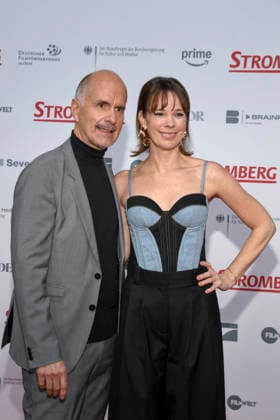 ABBberlin: Christoph Maria Herbst und Milena Dreißig Dreossig Schauspieler auf dem roten Teppich bei der Weltpremiere des Kino Films STROMBERG WIEDER ALLES WIE IMMER im Zoo Palast Berlin am 01.12.2025 Berlin Deutschland