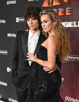 ˜Avatar Fire and Ash™ World Premiere Miley Cyrus and Maxx Morando arriving to the world premiere of Avatar Fire and Ash at the Dolby Theatre on December 1, 2025 in Hollywood, Ca. Hollywood Dolby Theatre California USA Copyright: xLISAxOConnor xAFF-USA.COMx