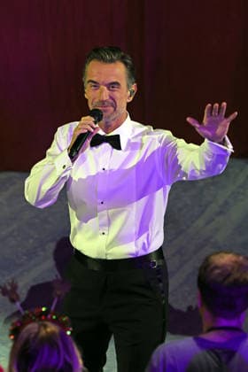 Das Adventsfest der 100.000 Lichter 2025 Moderator Florian Silbereisen begrüsst das Publikum kurz vor Beginn der Live-Show. Das Adventsfest der 100.000 Lichter 2025. ARD ORF-Live-Show vom 29.11.2025 im Congress Center Suhl. Thüringen, Deutschland.
