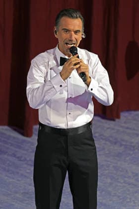 Das Adventsfest der 100.000 Lichter 2025 Moderator Florian Silbereisen begrüsst das Publikum kurz vor Beginn der Live-Show. Das Adventsfest der 100.000 Lichter 2025. ARD ORF-Live-Show vom 29.11.2025 im Congress Center Suhl. Thüringen, Deutschland.