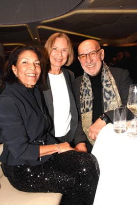 Shirley Retzer Sybille Beckenbauer Otto Retzer Regisseur Muenchen 01.12.2025 Hotel Vierjahreszeiten-Kempinski Buch Vorstellung von Fritz Egner Moderator -Mein Leben Zwischen Rhythm und Blues in Muenchen Foto Muenchen