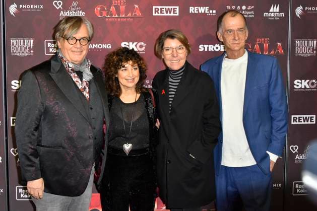 ABBkoeln: Hans-Peter Wilhelm Hape Kerkeling , Isabel Varell, Bettina Maria Böttinger, Georg Uecker zu Gast auf dem roten Teppich bei der Charity Aids Gala im Musical Dome Koeln am 01.12.2025 NRW Deutschland