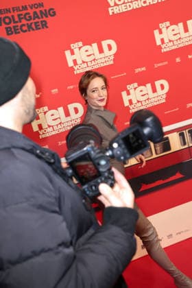 Der Held vom Bahnhof Friedrichstrasse Premiere in Berlin Leonie Benesch bei der öDer Held vom Bahnhof Friedrichstrasse Kino Premiere am 2.12.2025 im Delphi Filmpalast in Berlin Der Held vom Bahnhof Friedrichstrasse Filmpremiere in Berlin