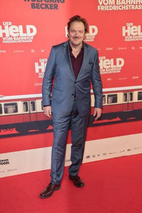 Der Held vom Bahnhof Friedrichstrasse Premiere in Berlin Charly Huebner bei der öDer Held vom Bahnhof Friedrichstrasse Kino Premiere am 2.12.2025 im Delphi Filmpalast in Berlin Der Held vom Bahnhof Friedrichstrasse Filmpremiere in Berlin
