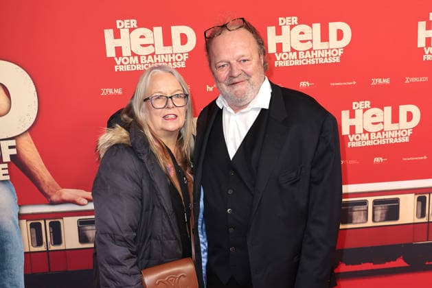 Der Held vom Bahnhof Friedrichstrasse Premiere in Berlin Manuela Stehr und Stefan Arndt bei der öDer Held vom Bahnhof Friedrichstrasse Kino Premiere am 2.12.2025 im Delphi Filmpalast in Berlin Der Held vom Bahnhof Friedrichstrasse Filmpremiere in Berlin