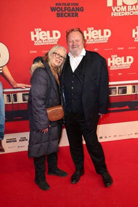Der Held vom Bahnhof Friedrichstrasse Premiere in Berlin Manuela Stehr und Stefan Arndt bei der öDer Held vom Bahnhof Friedrichstrasse Kino Premiere am 2.12.2025 im Delphi Filmpalast in Berlin Der Held vom Bahnhof Friedrichstrasse Filmpremiere in Berlin