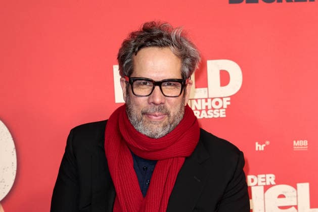 Der Held vom Bahnhof Friedrichstrasse Premiere in Berlin Achim von Borries bei der öDer Held vom Bahnhof Friedrichstrasse Kino Premiere am 2.12.2025 im Delphi Filmpalast in Berlin Der Held vom Bahnhof Friedrichstrasse Filmpremiere in Berlin